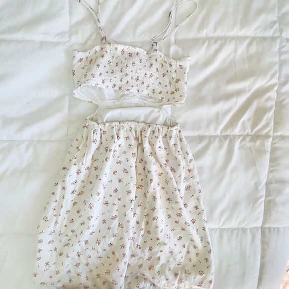 Hollister Woven Side White Floral Cutout Short Coquette Dress - Picture 2 of 4